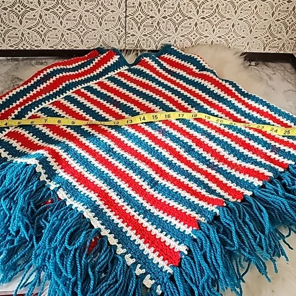 Vintage handmade handcrafted crochet Poncho colorful fringes small - Picture 7 of 11
